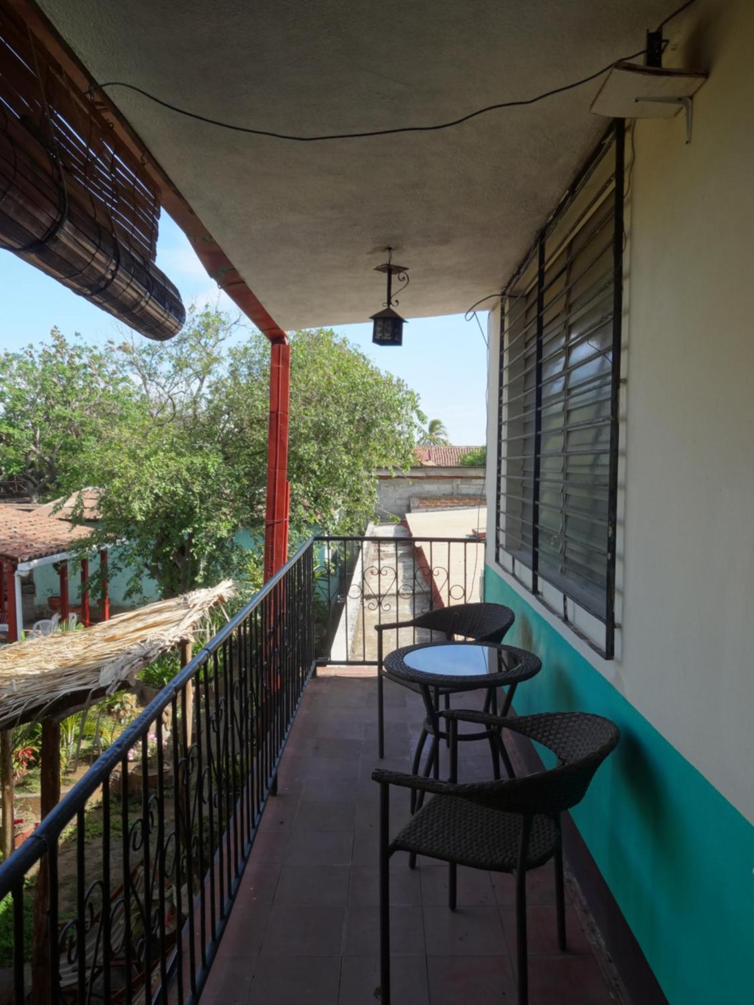 Hostal Harvest House Leon Exterior photo